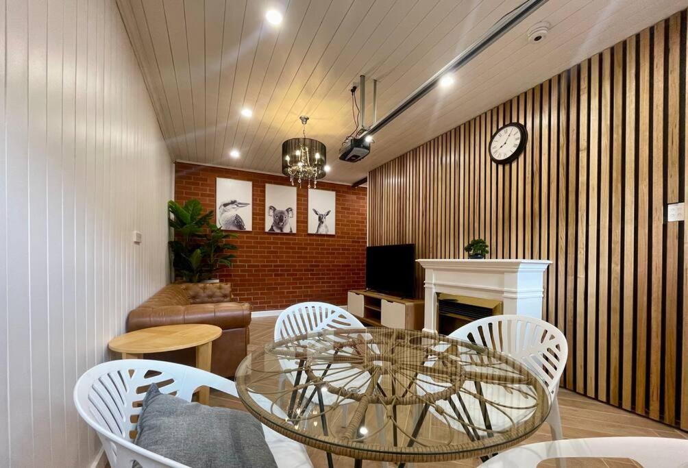 Lovely Brick Cottage With Amazing Water View Hobart Extérieur photo